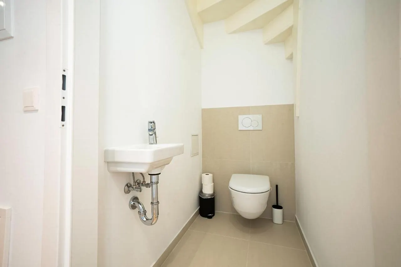 Orestaliving - Penthouse With Designer Renovation Viena 0*,