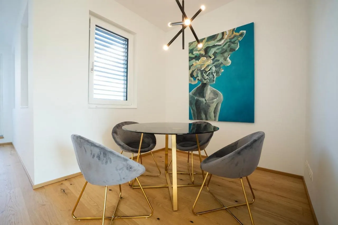 Orestaliving - Penthouse With Designer Renovation Viena Apartamento