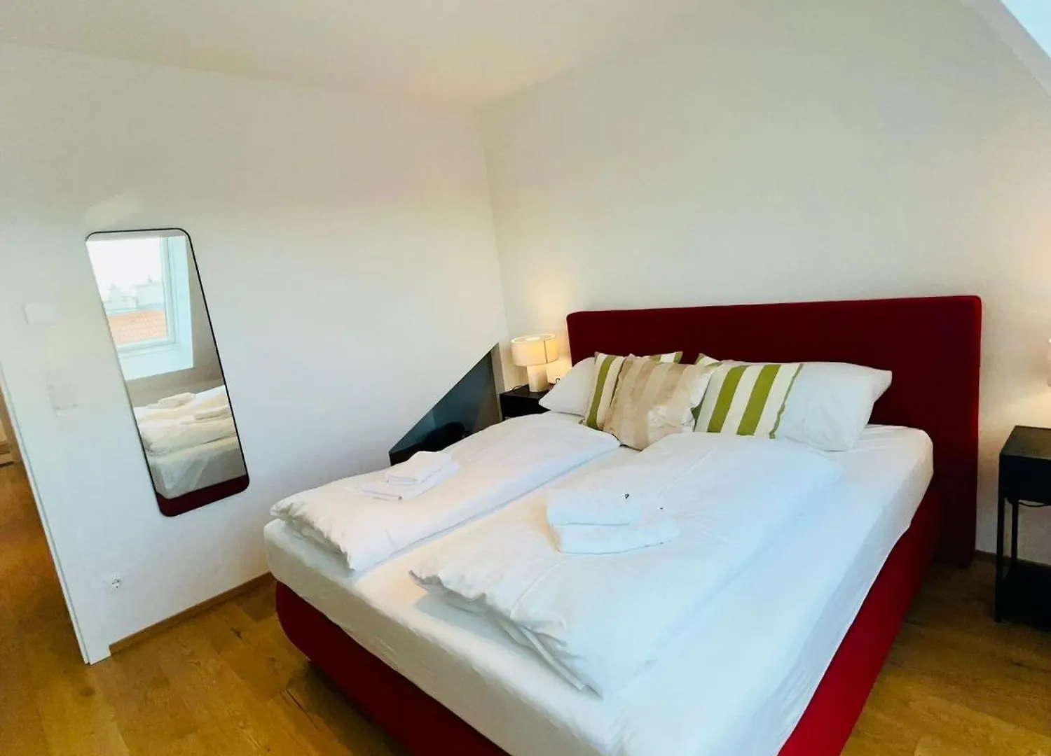 Orestaliving - Penthouse With Designer Renovation Wien